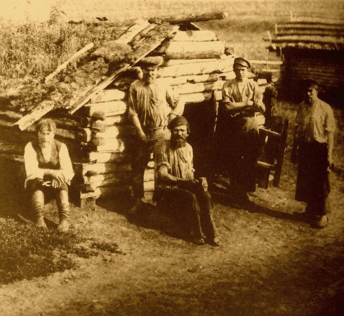 Кузнецы у деревенской кузни. Тверская губерния, Тверской уезд. д. Изворотень. 1905