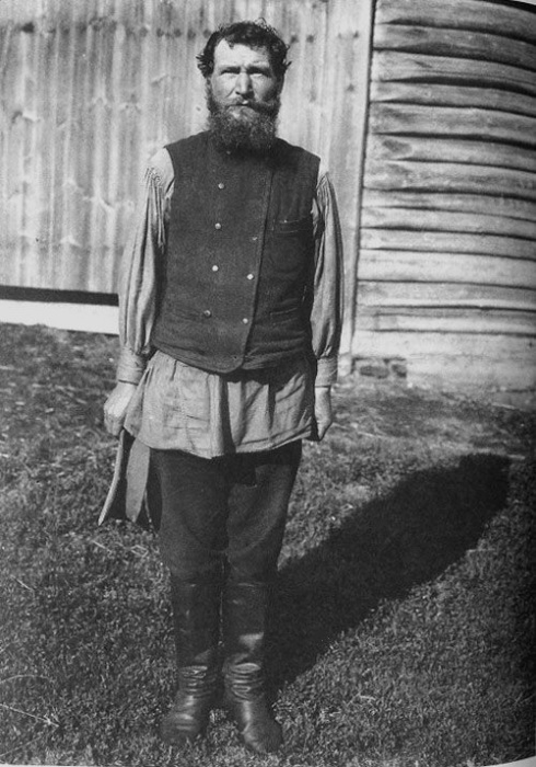 Зажиточный крестьянин в повседневной одежде. Московская губерния. Дмитровский у., с. Куликово. 1913