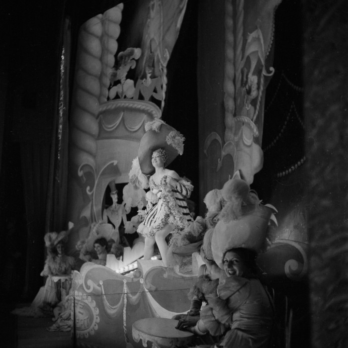 Шоу продолжается. Shou Girls, или зрелищные постановки с полуобнажёнными девицами в кабаре «Фоли-Бержер», 1918 - 1937 гг.