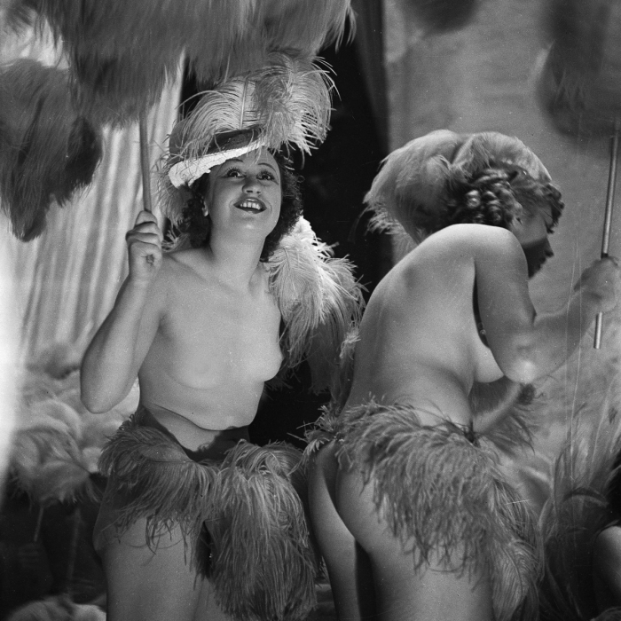 Полуобнажённые девушки блистают на сцене. Shou Girls, или зрелищные постановки в кабаре «Фоли-Бержер», 1918 - 1937 гг.