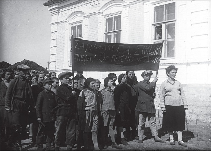 Митинг. Донецкая область, 1932 год. Митинг. Донецкая область, 1932 год.