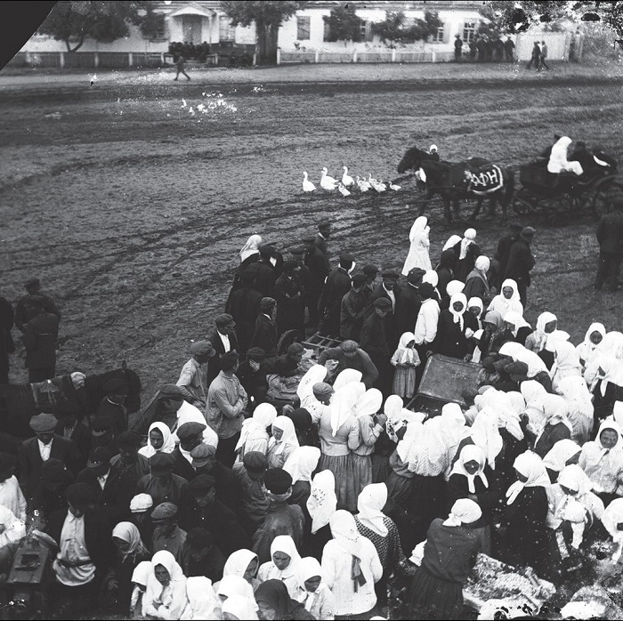 Собрание крестьян. Донецкой область, село Удачное, 1930 - 1933 года. 