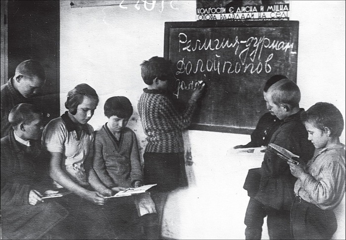 В одной из сельских школ. Харьковская область, 1931 год.