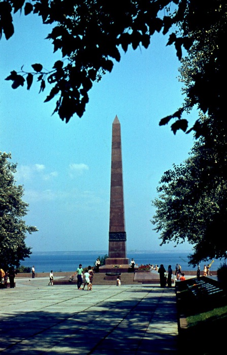 Памятник морякам-черноморцам. Город Одесса, 1969 год.