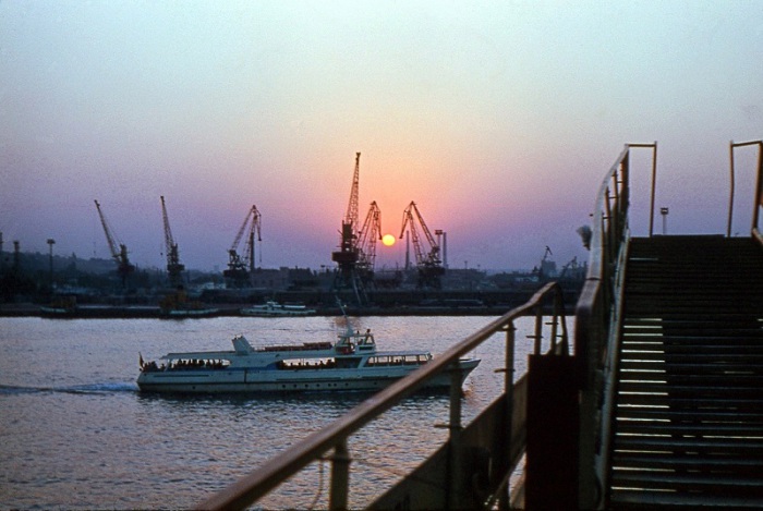 Закат в Одесском порту. Город Одесса, 1969 год.