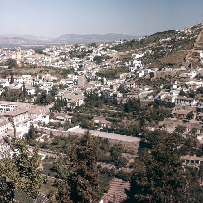 Город на склонах гор, в котором сохранилось много исторических памятников маврской эпохи, а также готического периода и эпохи ренессанса. Город на склонах гор, в котором сохранилось много исторических памятников маврской эпохи, а также готического периода и эпохи ренессанса.