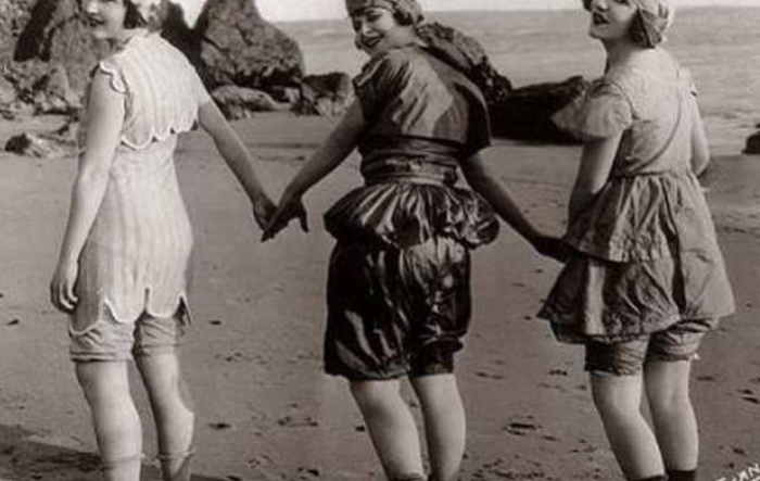 Женские купальные костюмы начала 20 века. | Фото: t72.trilu.ro.