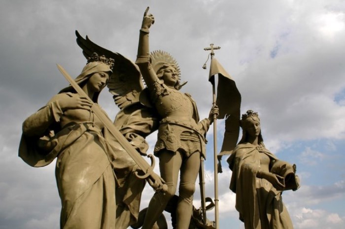 Памятник Жанне д’Арк в Домреми | Фото: parisgid.ru
