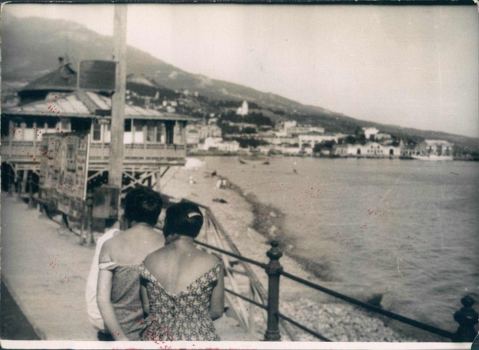 Купальщицы по пути на пляж, 1929 год. Купальщицы по пути на пляж, 1929 год.