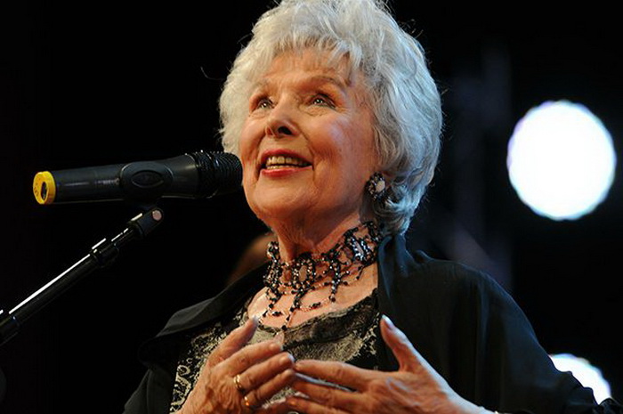 Советская и российская актриса Вера Васильева | Фото: russianlook.com Советская и российская актриса Вера Васильева | Фото: russianlook.com