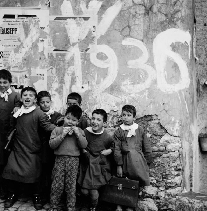 Домой после уроков. Италия, 1956 год.