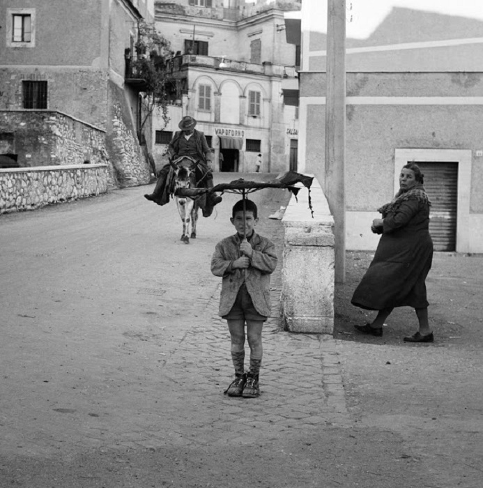 Такой от дождя не спасет. Италия, 1956 год.