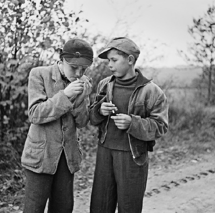 Сначала сигареты, потом... Германия, 1955 год.