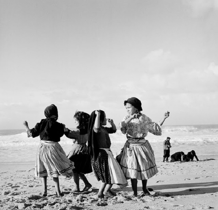 Танец детей – это чудо, непостижимое, неразгаданное, необъяснимое. Португалия, 1956 год.