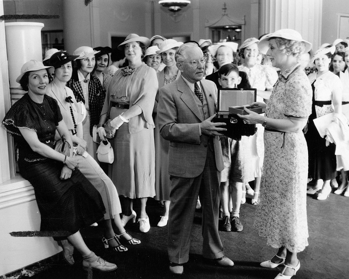 Макс Фактор - первый, кто «заставил» краситься простых американок. | Фото: masterok.livejournal.com. Макс Фактор - первый, кто «заставил» краситься простых американок. | Фото: masterok.livejournal.com.