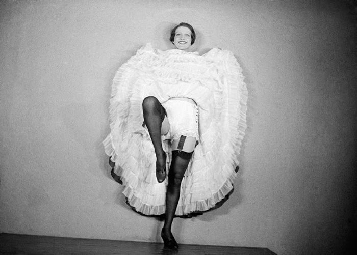 Фотосессия танцовщиц Мулен Руж. 1932г.