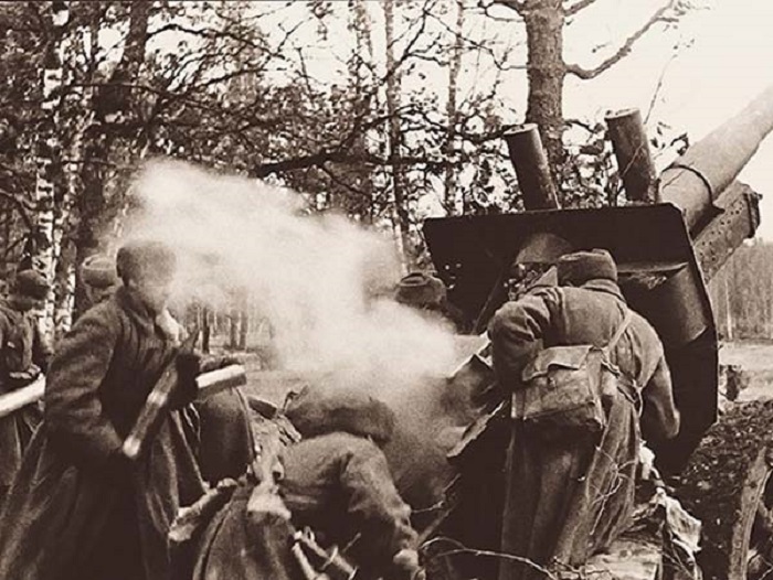 По врагу — огонь!