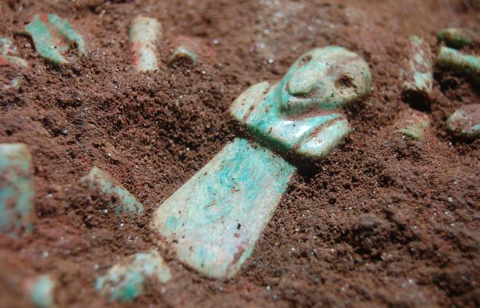 Черные археологи уничтожают памятники. | Фото: dailyoddsandends.wordpress.com Черные археологи уничтожают памятники. | Фото: dailyoddsandends.wordpress.com