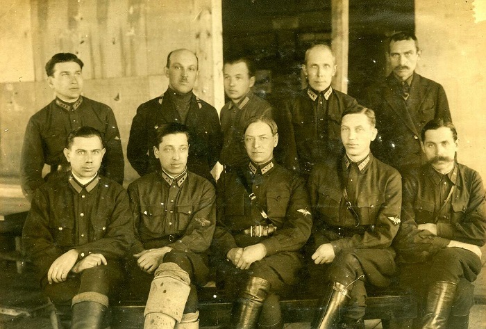 Офицеры и солдаты Ленинградского аэроклуба. 1935 год.