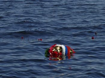 Венки на месте гибели подлодки Щ-408