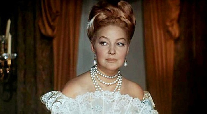 Ирина Скобцева в роли Элен Курагиной (Безуховой) из к/ф «Война и мир» (1967). | Фото: 7days.ru. Ирина Скобцева в роли Элен Курагиной (Безуховой) из к/ф «Война и мир» (1967). | Фото: 7days.ru.