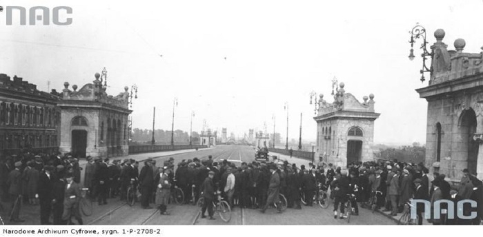 В ожидании разрешения ступить на мост. В ожидании разрешения ступить на мост.