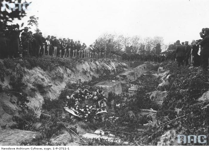 Фото во время похорон. Фото во время похорон.