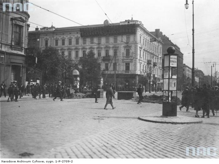 Баррикады на углу ул. Маршаловска и Иерусалим-авеню. Баррикады на углу ул. Маршаловска и Иерусалим-авеню.