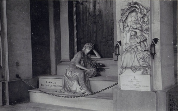 Семейный склеп известного скульптора Генуи. Семейный склеп известного скульптора Генуи.