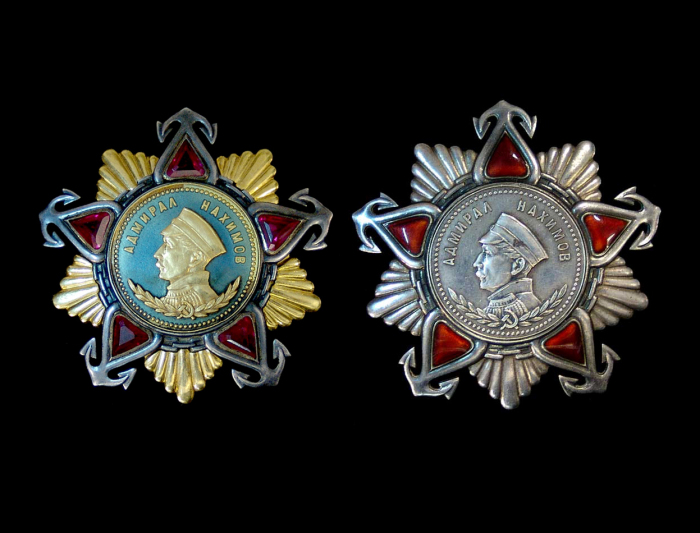 Ордена Нахимова 1-й и 2-й степеней. | Фото: sovietmedals.ucoz.com. Ордена Нахимова 1-й и 2-й степеней. | Фото: sovietmedals.ucoz.com.