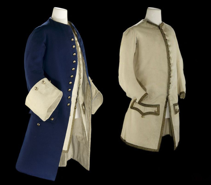 Парадная форма лейтенанта (слева) и жилет (справа). Парадная форма лейтенанта (слева) и жилет (справа).
