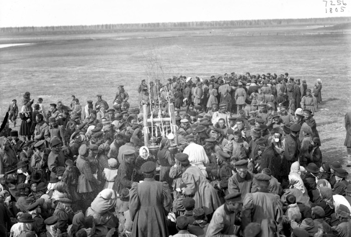 Кумыс на якутском празднике. Россия, Якутия, 1902 год. Кумыс на якутском празднике. Россия, Якутия, 1902 год.