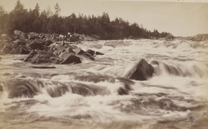 Пороги на реке Кемь близ города с аналогичным названием. Россия, 1887 год. Пороги на реке Кемь близ города с аналогичным названием. Россия, 1887 год.