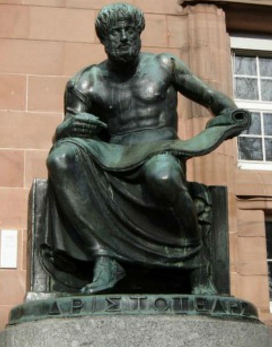 Памятник Аристотелю. / Фото:list25.com Памятник Аристотелю. / Фото:list25.com