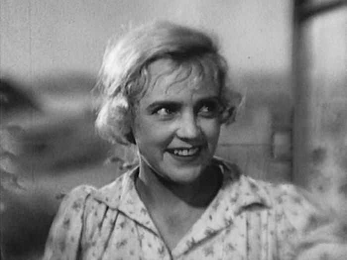 Марина Ладынина в фильме *Вражьи тропы*, 1935 | Фото: kino-teatr.ru Марина Ладынина в фильме *Вражьи тропы*, 1935 | Фото: kino-teatr.ru