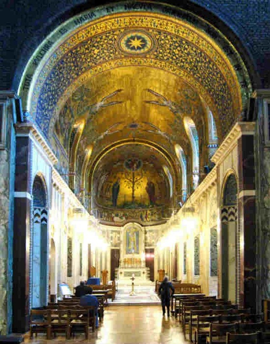 Католицизм был запрещен при жизни Шекспира. / Фото: list25.com