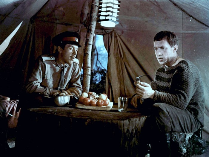 В. Золотухин и В. Высоцкий в фильме *Хозяин тайги*, 1968 | Фото: himaan.ru В. Золотухин и В. Высоцкий в фильме *Хозяин тайги*, 1968 | Фото: himaan.ru
