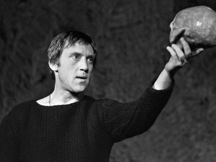 В. Высоцкий в роли Гамлета | Фото: ria.ru В. Высоцкий в роли Гамлета | Фото: ria.ru