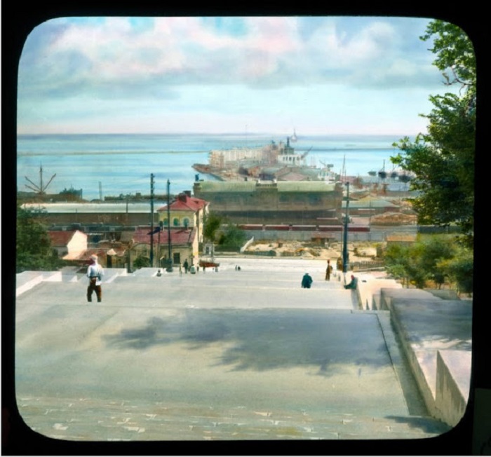 Вид на Морской вокзал с Приморского бульвара. Вид на Морской вокзал с Приморского бульвара.