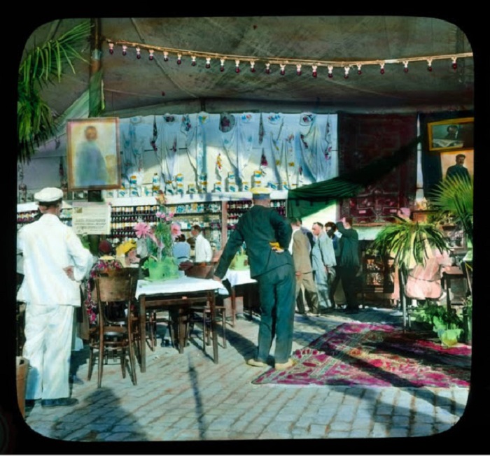 Прожада дефицитных товаров, которые можно было приобрести за валюту, золото или драгоценности. Прожада дефицитных товаров, которые можно было приобрести за валюту, золото или драгоценности.