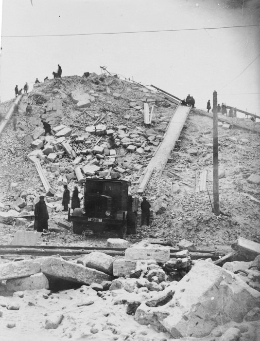 После сноса Храма Христа Спасителя. После сноса Храма Христа Спасителя.