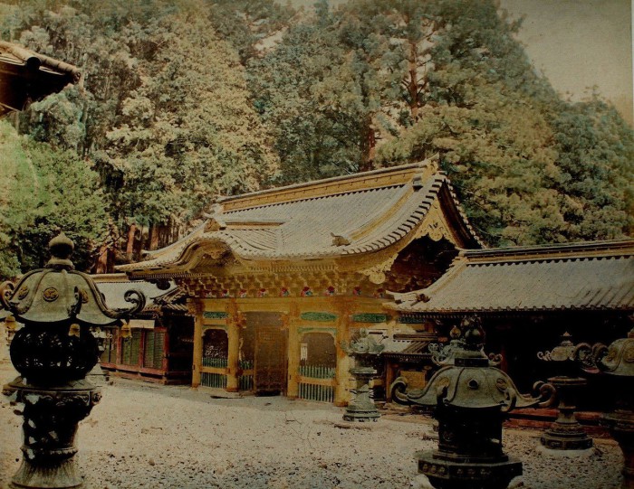 Ворота демониц - вход комплекс святилищ синтоизма и буддизма.