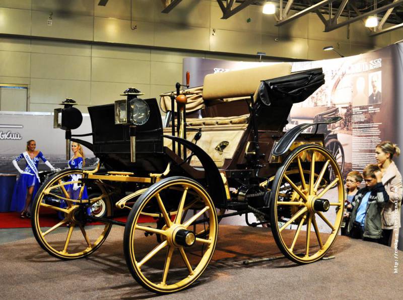 14 июля 1896 года на Всероссийской выставке в Нижнем Новгороде был представлен первый русский автомобиль 14 июля 1896 года на Всероссийской выставке в Нижнем Новгороде был представлен первый русский автомобиль