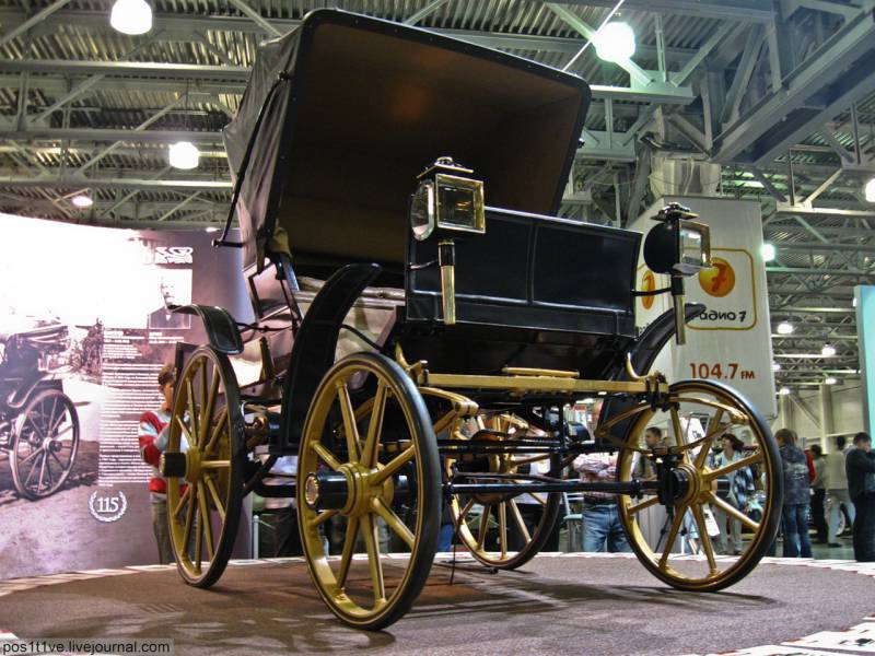 14 июля 1896 года на Всероссийской выставке в Нижнем Новгороде был представлен первый русский автомобиль 14 июля 1896 года на Всероссийской выставке в Нижнем Новгороде был представлен первый русский автомобиль