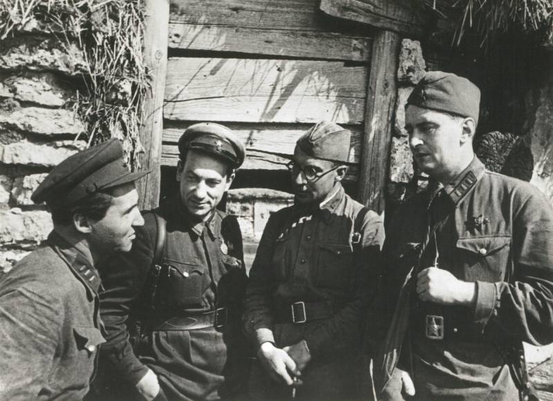 25 мгновений войны на снимках Виктора Антоновича Тёмина 25 мгновений войны на снимках Виктора Антоновича Тёмина