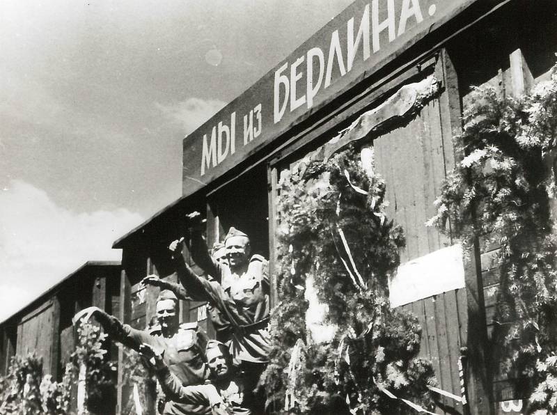 25 мгновений войны на снимках Виктора Антоновича Тёмина 25 мгновений войны на снимках Виктора Антоновича Тёмина