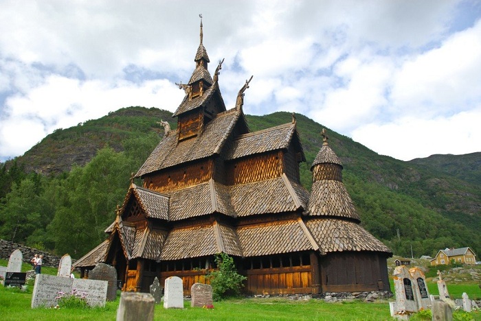 Stavkyrke Borgund - деревянная каркасная церковь XII века. | Фото: panoramio.com. Stavkyrke Borgund - деревянная каркасная церковь XII века. | Фото: panoramio.com.