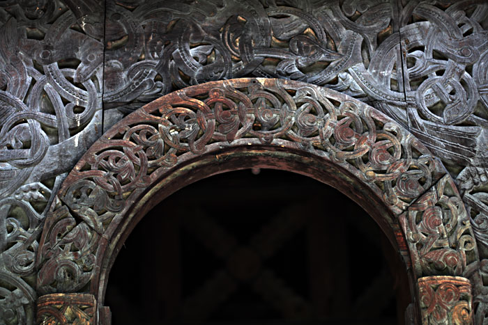 Вход в церковь. Вход в церковь.