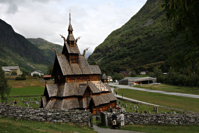 Уникальный памятник скандинавской архитектуры - каркасная деревянная церковь (ставкирка). | Фото: slavyanskaya-kultura.ru. Уникальный памятник скандинавской архитектуры - каркасная деревянная церковь (ставкирка). | Фото: slavyanskaya-kultura.ru.