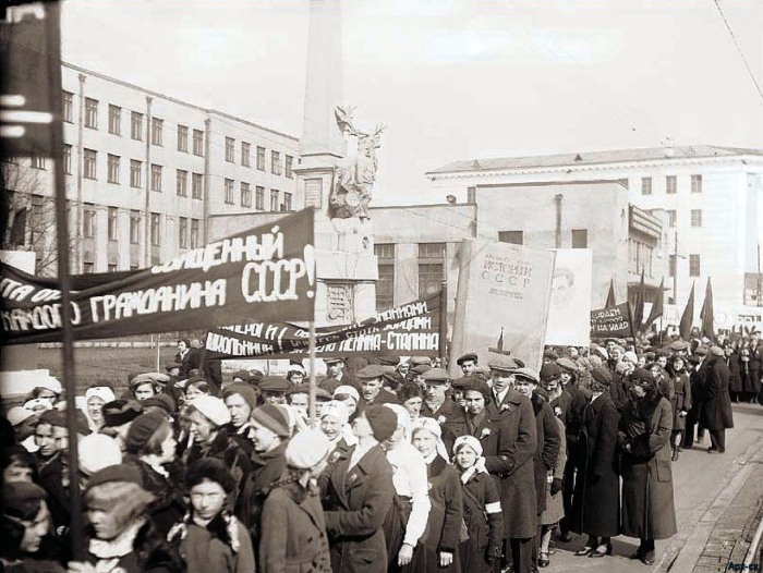 Первомайская демонстрация 1937 года в Архангельске. Первомайская демонстрация 1937 года в Архангельске.